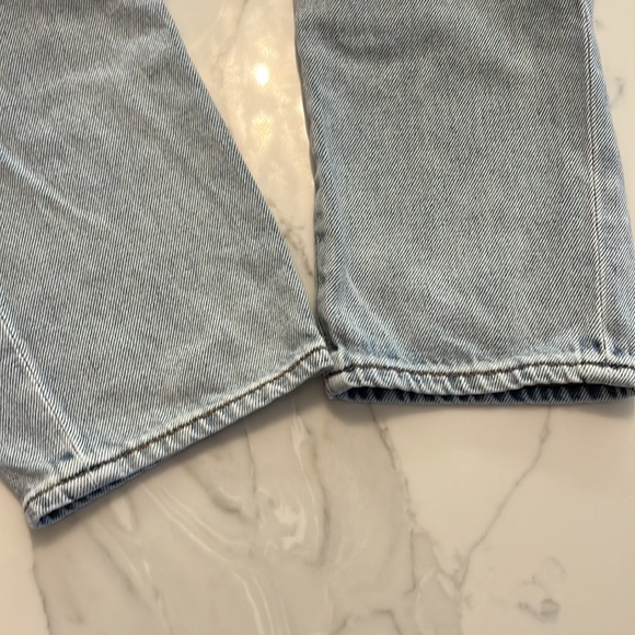 American Eagle Ripped Mom Jean - size 6 - Picture 8 of 8